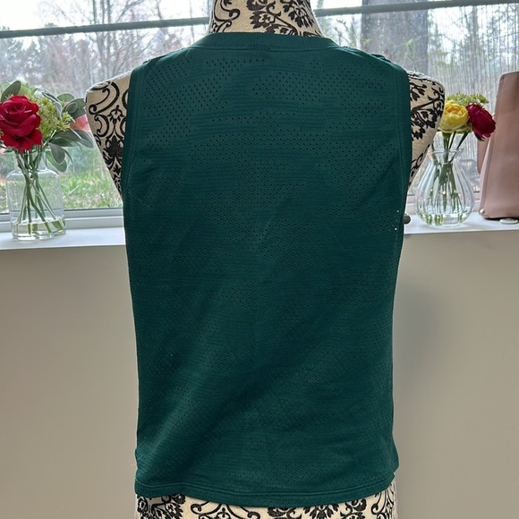 Beyond Yoga Cropped Tank - Picture 2 of 4